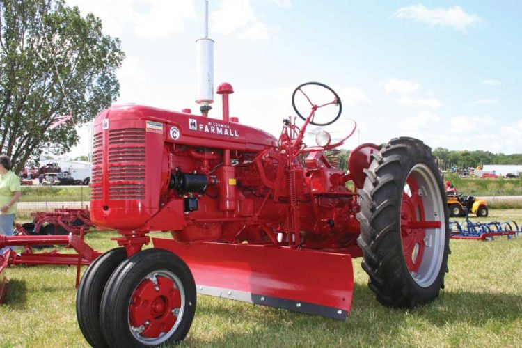 The IH Fast-Hitch Story: Implement Show-Stoppers Tell 2-Point Hitch History